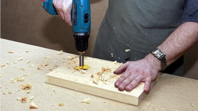Сделайте отверстие для ветки