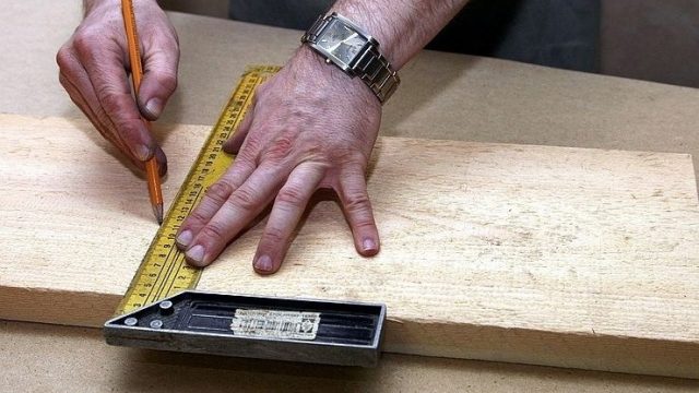 Перенесите рисунок на деревянные заготовки